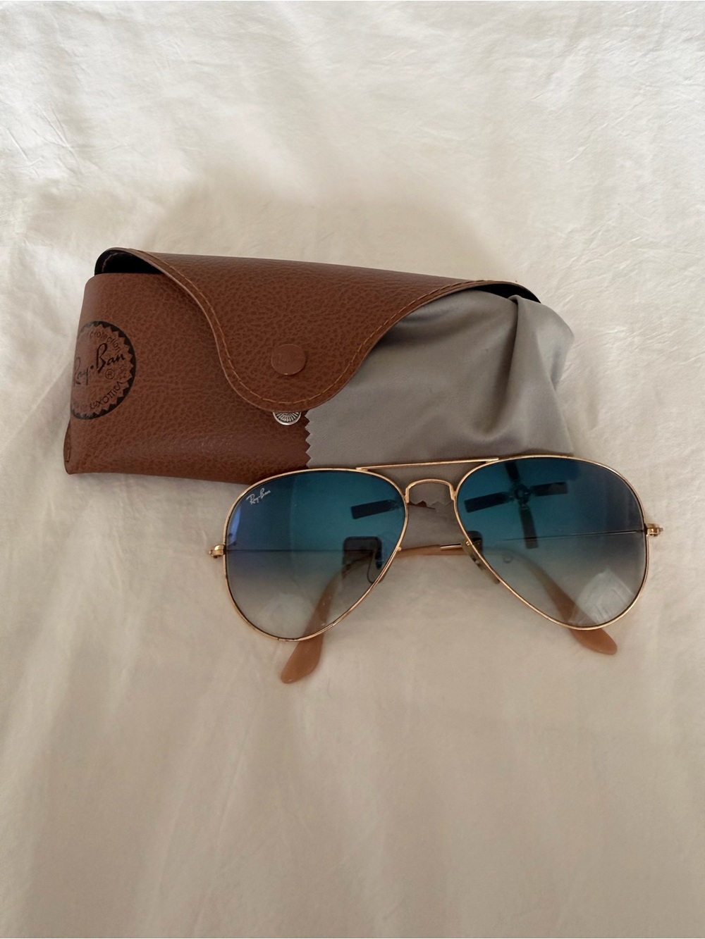 Ray-Ban Aviator Sunglasses with Blue Gradient Lenses